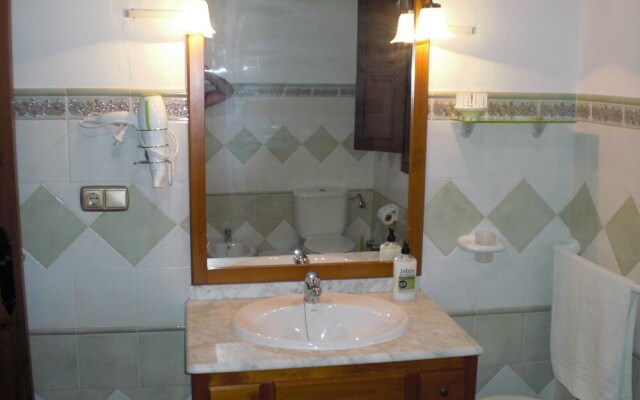 Villa With 3 Bedrooms in El Chorro, With Wonderful Mountain View, Priv