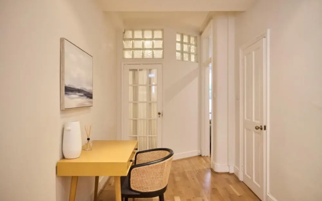 The West Kensington Hideout - Cozy 2bdr Flat With Garden
