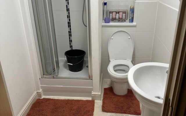 Immaculate 2-bed Apartment in Greenhithe