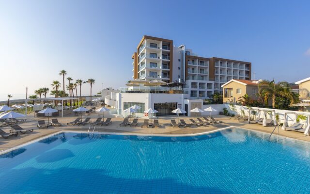 Leonardo Crystal Cove Hotel & Spa by the sea