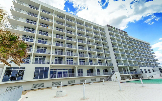 Holiday Inn Express & Suites Panama City Beach - Beachfront by IHG