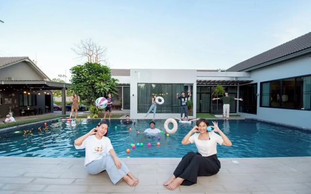 Penny - Farthing Pool Villa