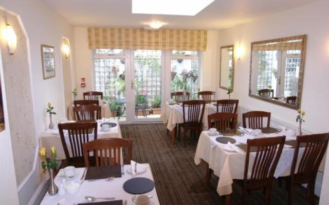 Cedar Lodge