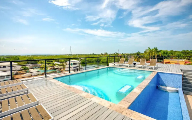Oceanfront Sunset Gecko Condo - Second Floor 2B