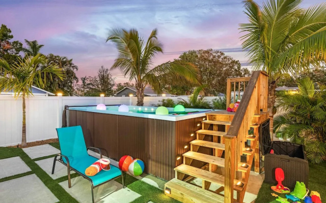 Heated Pool, Mini Golf & Cabana: Bradenton Retreat