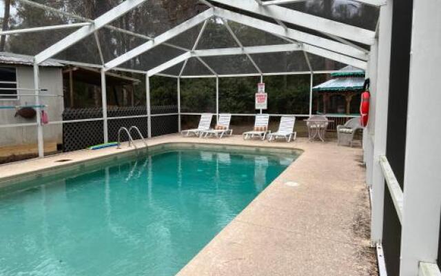Nature Coast Inn and Cottages