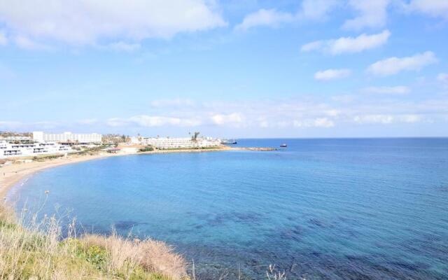 Luxury Apartment with Sea View near Kallithea