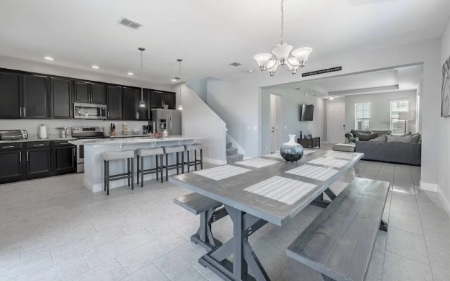 Home Near Disney Area-sleeps 14 Guest