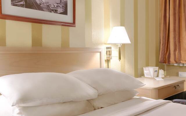 Travelodge Phoenix Downtown