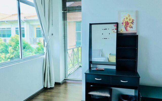 Natol Homestay - Kuching Home Penthouse Airport Road
