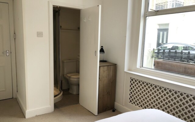 Victoria Station Apartment