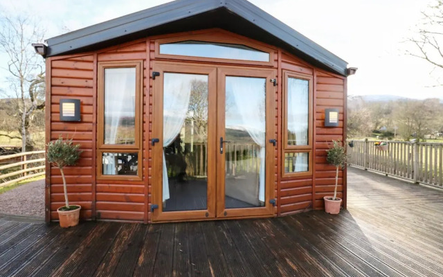 The Four Oaks Chalet