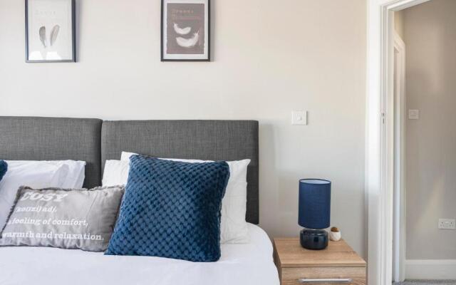 Spacious 3 Bed House, Netflix, Garden, Parking