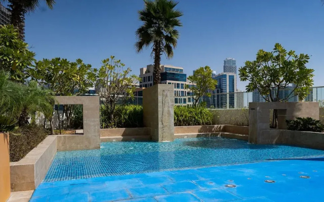 Elegant Studio Living in Privé