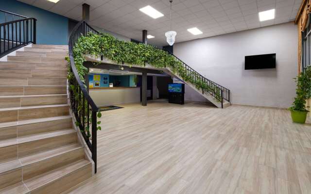 Days Inn & Suites by Wyndham Fort Pierce Midtown