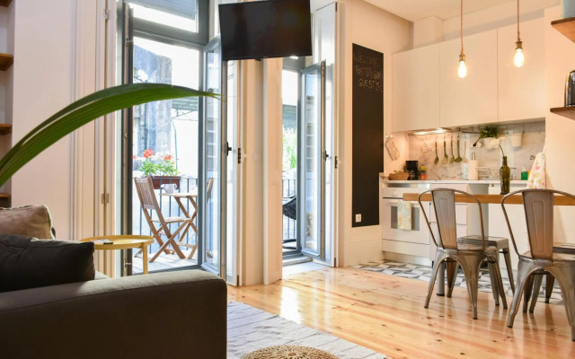 Peaceful & Cozy Studio w/ Balcony