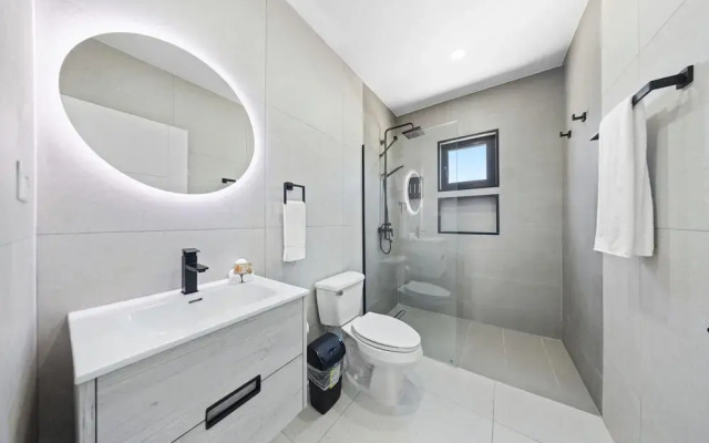 Brand NEW Villa Central Location Private Pool