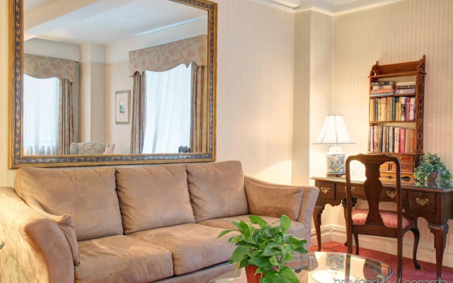 Roger Smith Hotel