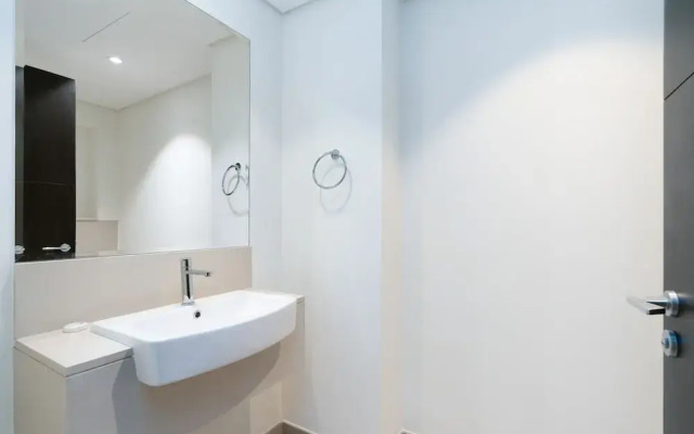 Lux BnB  Dubai Creek Harbour BLVD Views