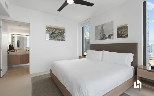 Stylish Apartments with Partial Ocean Views in Downtown