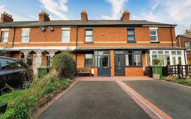 Host Stay Barton Road House