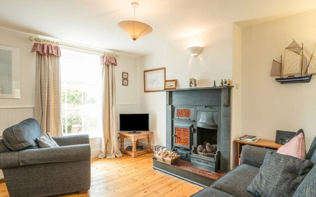 3B Coastguard Cottages