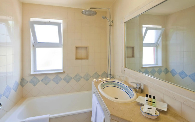 Costa D’Oiro Ambiance Village