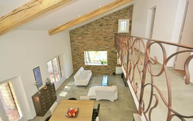 A hidden paradise in the beautiful surroundings of Saint-Remy-de-Provence!