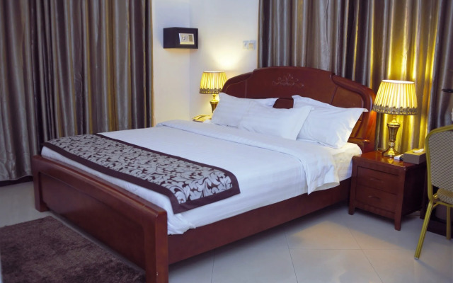 Kingsbridge Royale Hotel