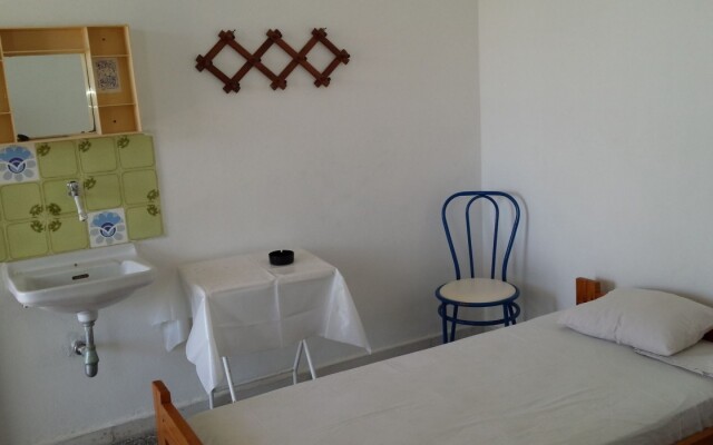 Grandma Vasiliki Rooms To Let