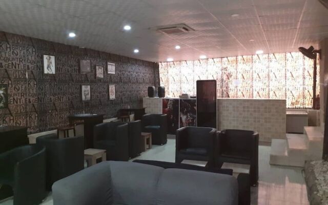 Laropa Suites and Apartments