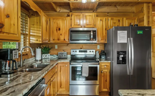 Cabin w/ Hot Tub, Theater & Games!