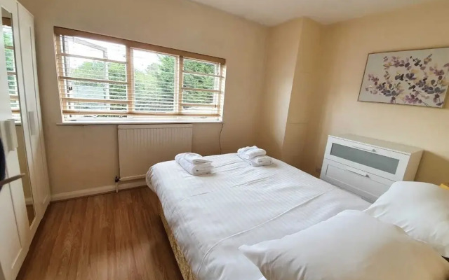 BookedUK - Serene Apartment in Roydon