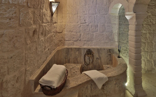 Romance Cave Suites