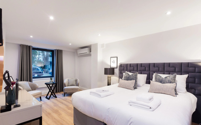 The Carlyle - Elegant Serviced Apartments