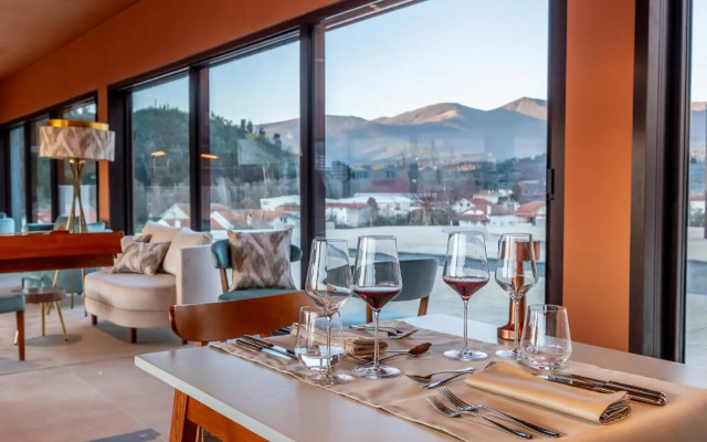 Cherry Sculpture Hotel