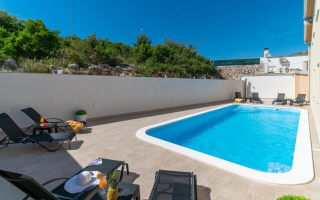 Lux 1 - Heated Pool - A4