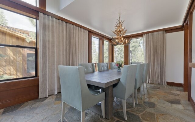 Obsidian 7 Deluxe 5000 sq ft House, Private Jacuzzi and Movie Theater, Close to Eagle by RedAwning