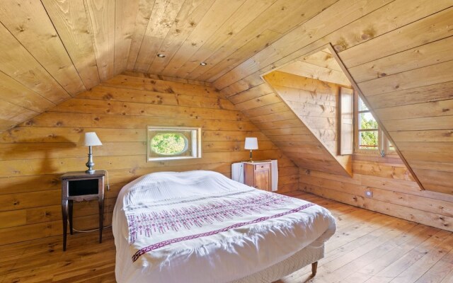 Holiday Home in Le Manoir With Jacuzzi in Summer