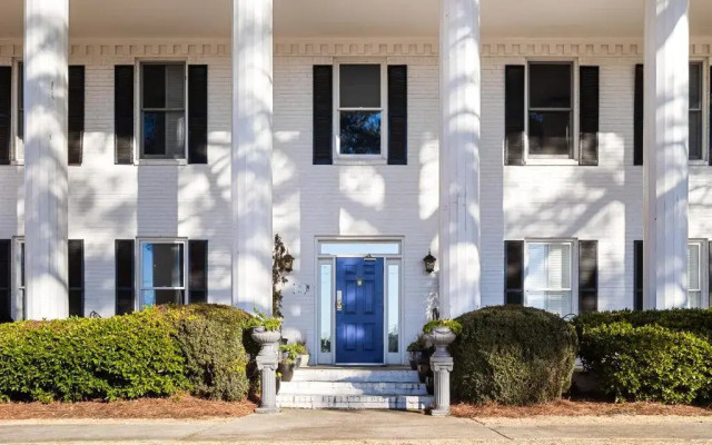 Stone Mountain Manor