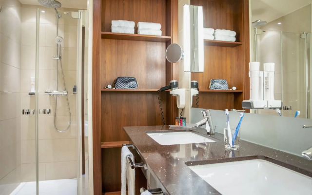 ROBINSON FIEBERBRUNN - Adults only