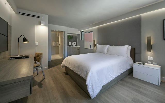 La Jolla Cove Suites