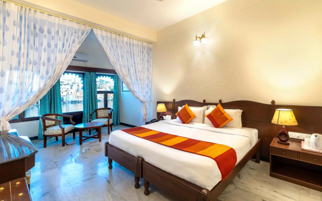 Hotel Sarovar on Lake Pichola – Guest Rooms – Udaipur