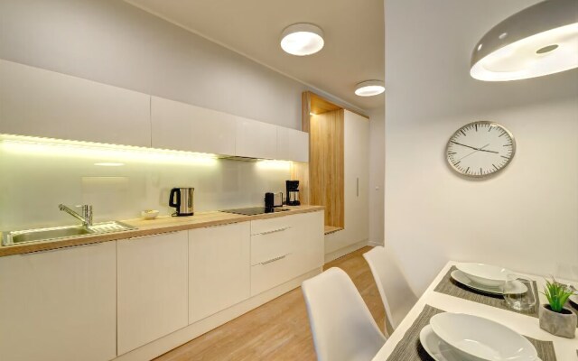 Dom & House Apartament Lawnicza