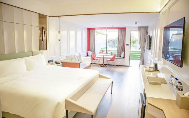 YOHO Resorts World Hotel