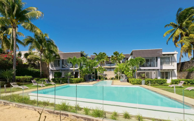 Plage Bleue Beachfront Apartments By Lov