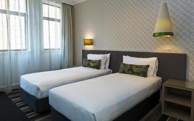 Metro Hotel on Pitt
