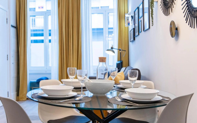 Elegant & Bright Flat by LovelyStay