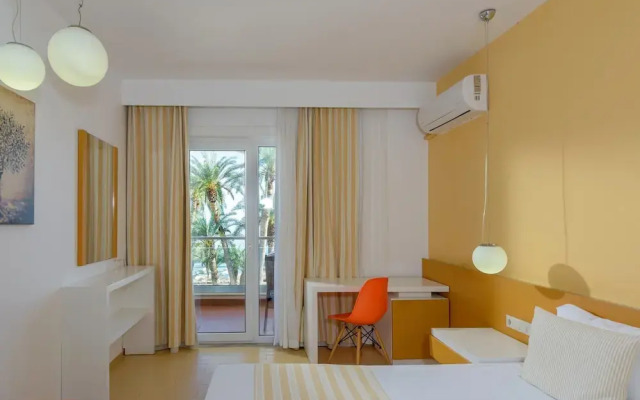 Zeus Hotels Palm Beach