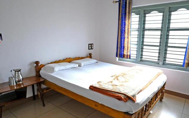 Giridarshini Homestay - Pool, Falls, Home Food & Estate